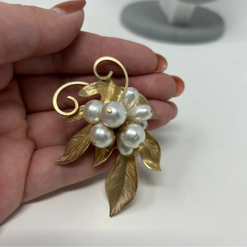 Vintage Statement Faux Pearl Cluster Gold Tone Leaf Brooch Swirl Textured